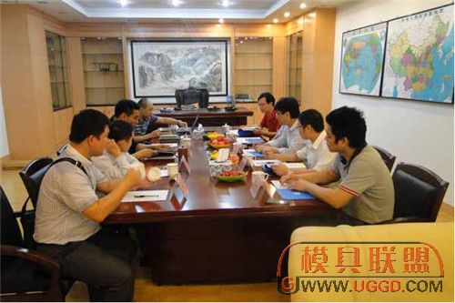 2014年4月12日清远市人社局、阳山县人社局领导一行莅临青华模具学院考察指导
