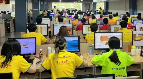 模具设计赛道无性别壁垒，细心女孩凭专业实力成为企业争抢人才