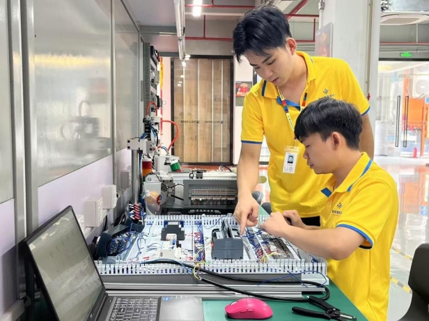 PLC 自动化实训实拍｜拒绝纸上谈兵，练企业真正需要的实用技术