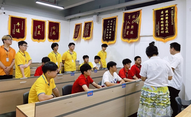 双向考核择优录取！招聘会现场 8 名学员当场敲定入职