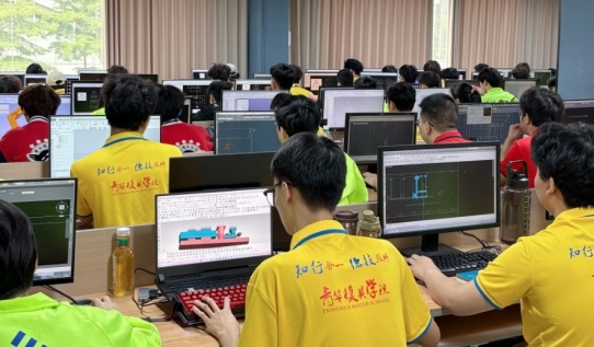 企业紧急抢人！佛山模具厂高薪急招，青华学员毕业直接对口上岗