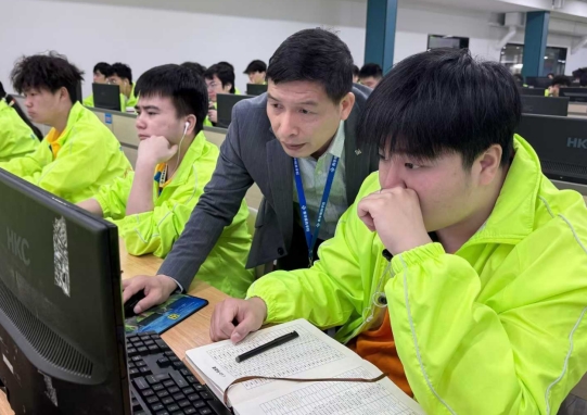好的教育，不是送你一份工作，而是给你一条持续向上的人生通道