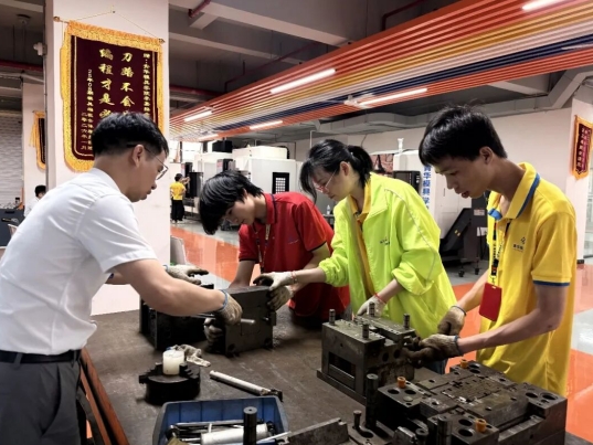 零基础如何学会塑胶模具设计？很多人还没开始，就把自己劝退了