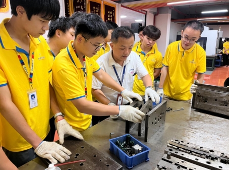 成长纪实｜跨专业学五金模具设计，奔赴惠州开启职场路